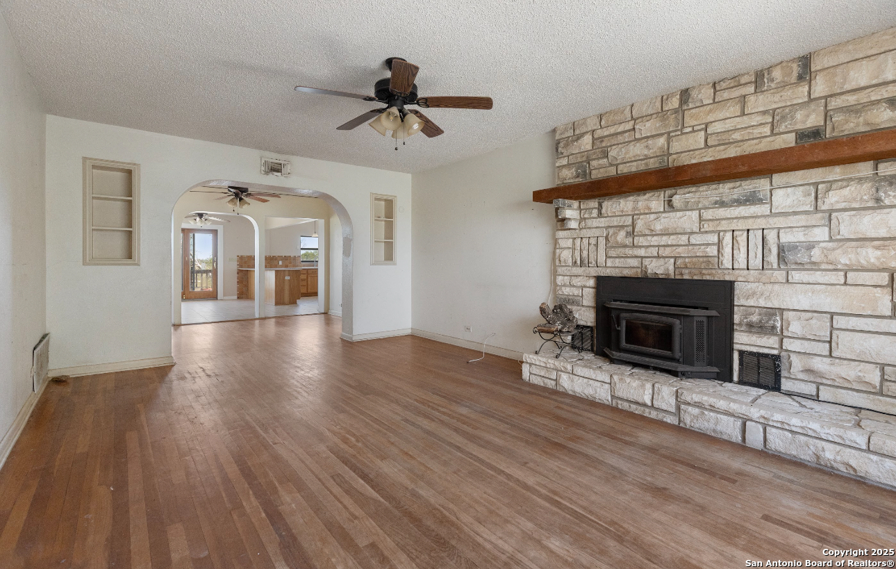 2198 CR 653, Devine, TX, 78016 | 1922049 | Realty Texas LLC