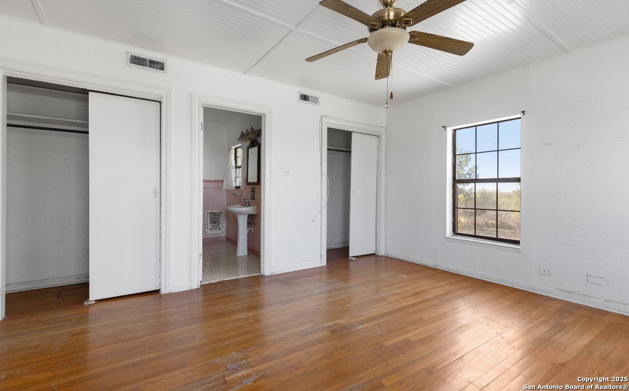 2198 CR 653, Devine, TX, 78016 | 1922049 | Realty Texas LLC