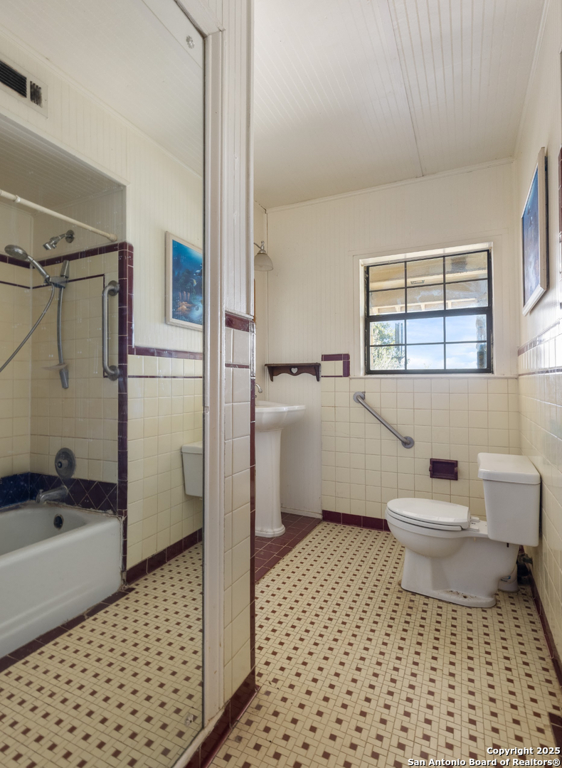 2198 CR 653, Devine, TX, 78016 | 1922049 | Realty Texas LLC