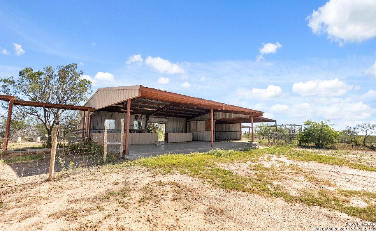 2198 CR 653, Devine, TX, 78016 | 1922049 | Realty Texas LLC
