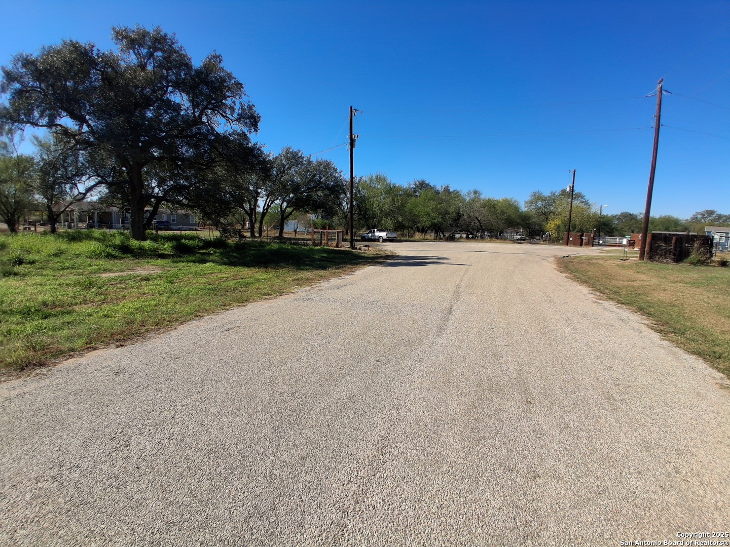 105 County Road 2671, Devine, TX, 78016 | 1928409 | Realty Texas LLC
