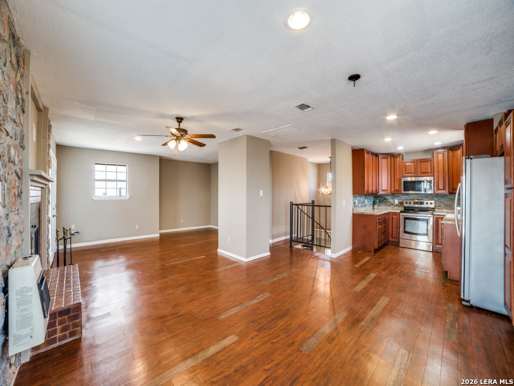 6953 Von Ormy Rd, Von Ormy, TX, 78073 | 1941828 | Realty Texas LLC