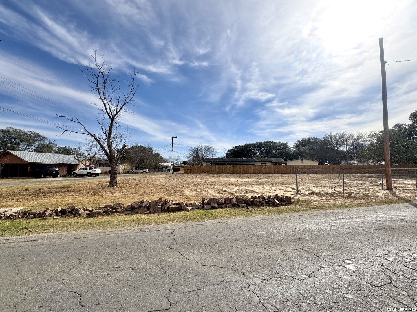 402 W Dilley, Devine, TX, 78016 | 1947200 | Realty Texas LLC