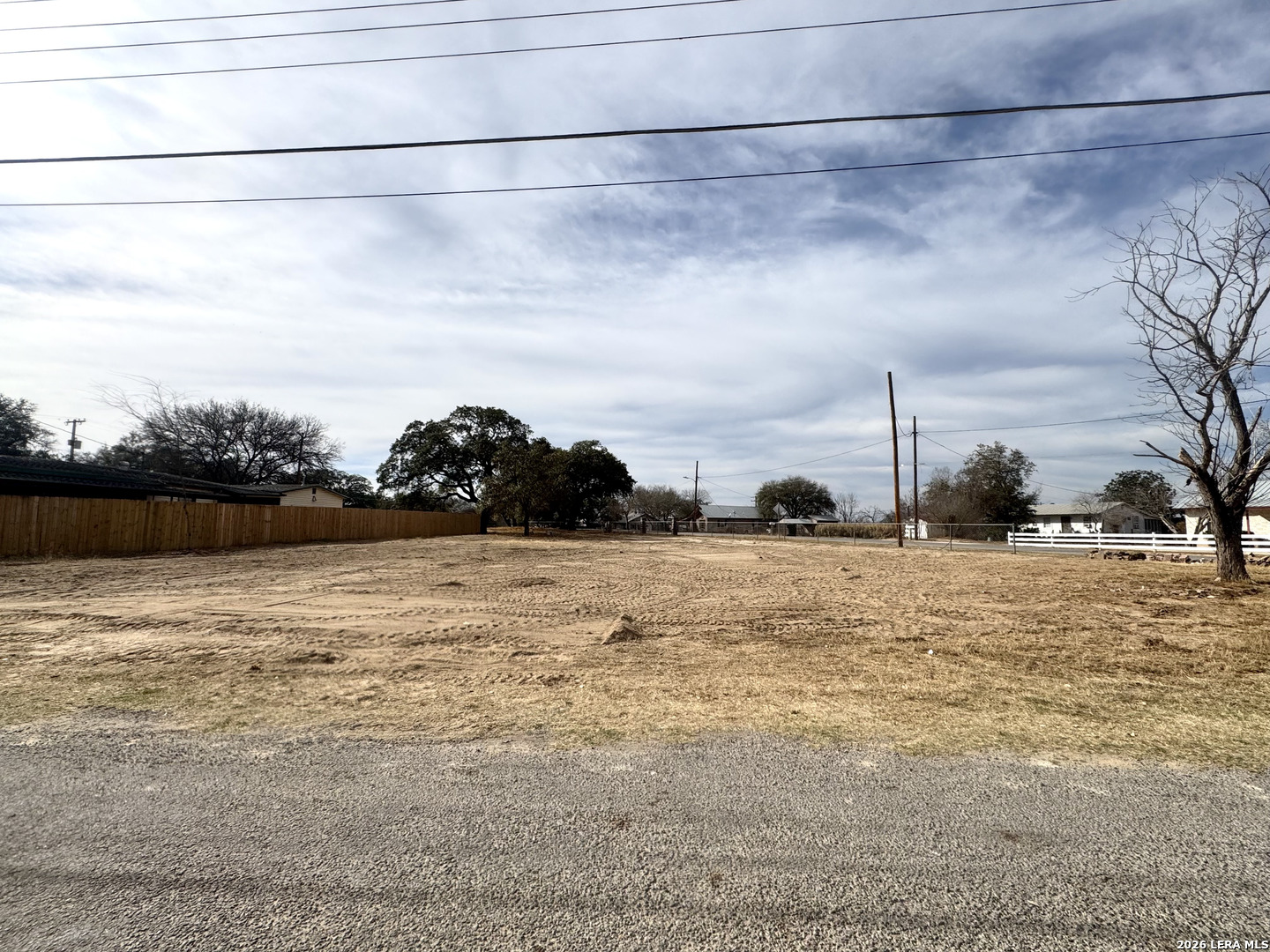 402 W Dilley, Devine, TX, 78016 | 1947200 | Realty Texas LLC