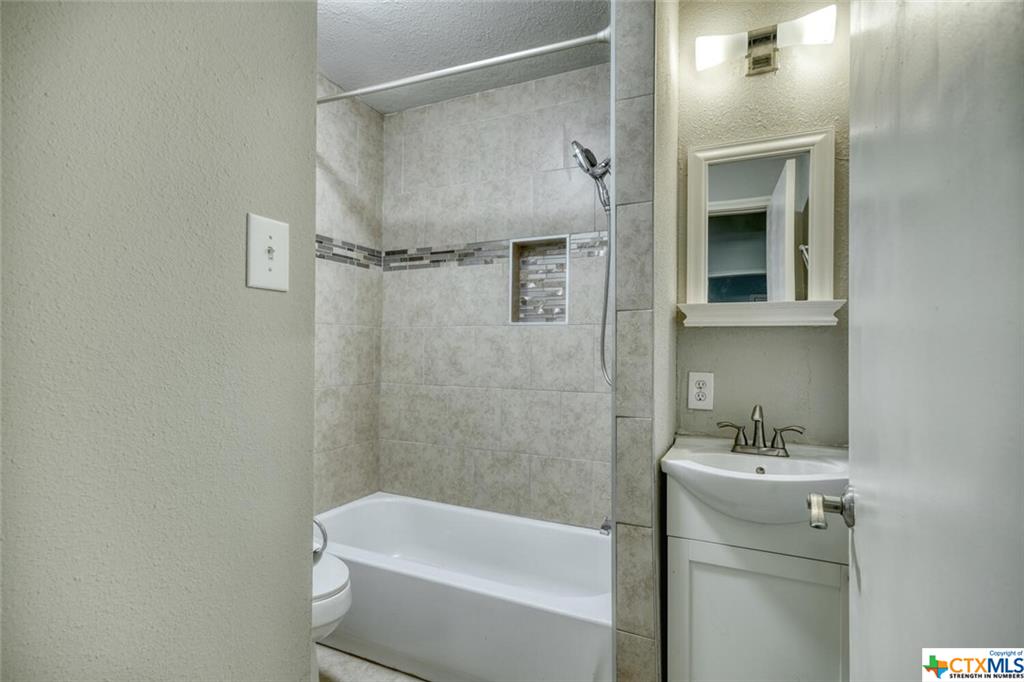 1124 Brookswood Avenue , Austin, TX, 78721 | 454570 | Realty Texas LLC