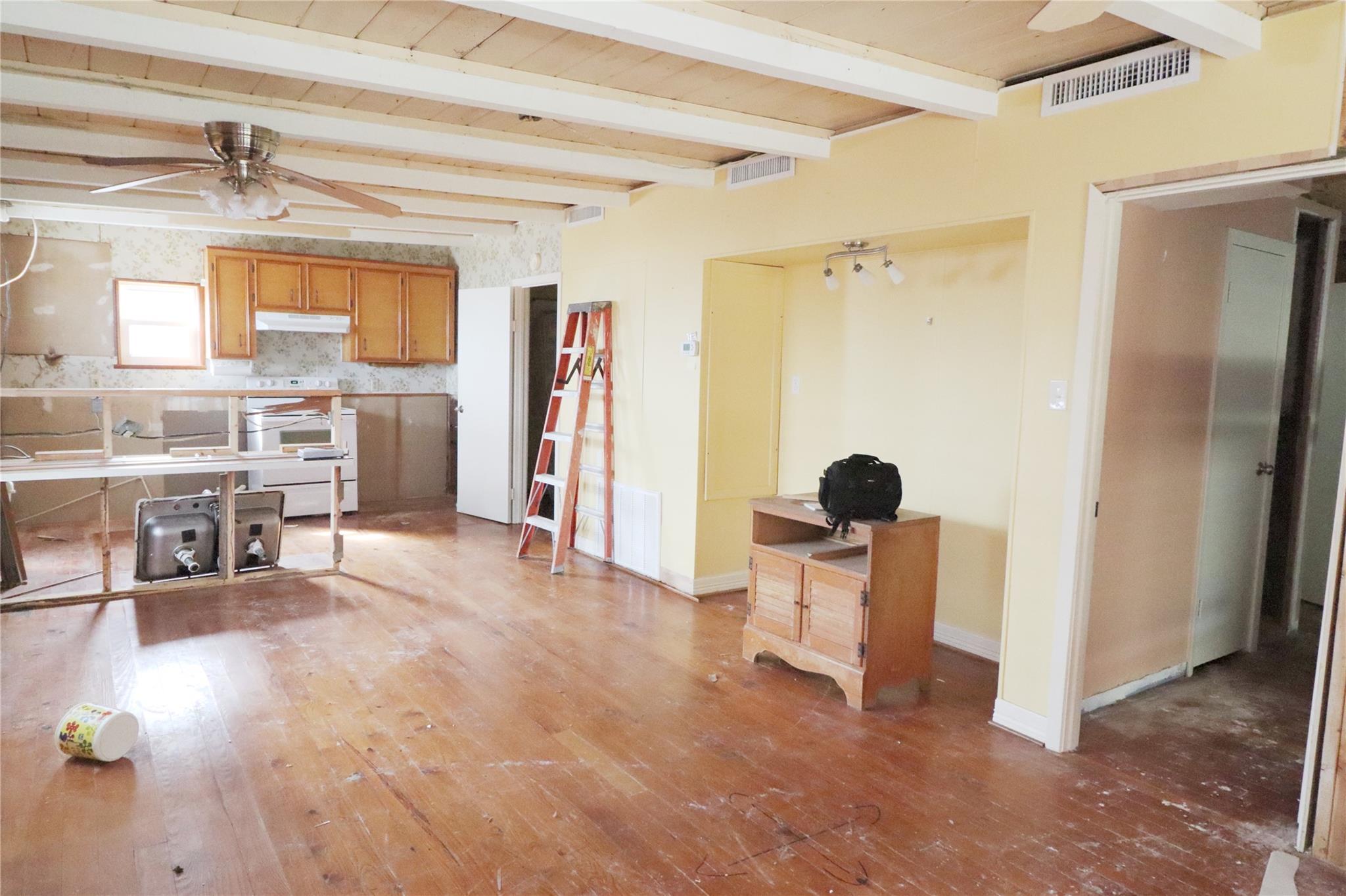 1107 White Cap Drive , Surfside Beach, TX, 77541 | 2923104 | Realty Texas LLC