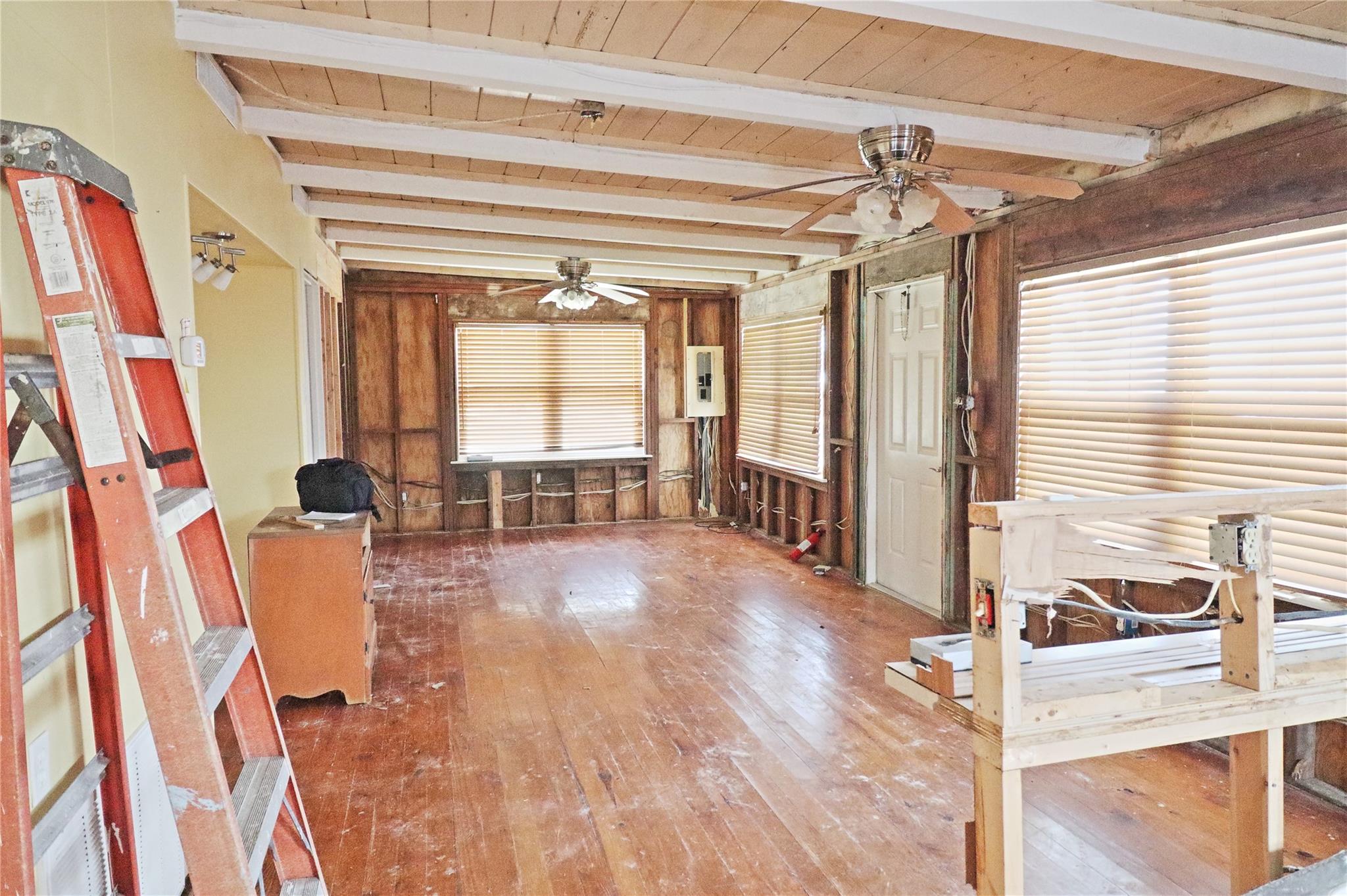 1107 White Cap Drive , Surfside Beach, TX, 77541 | 2923104 | Realty Texas LLC