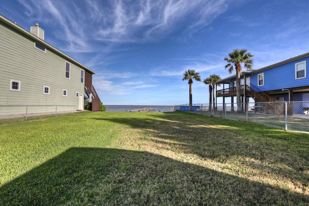 425 2nd Street , San Leon, TX, 77539 | 57791660 | Realty Texas LLC