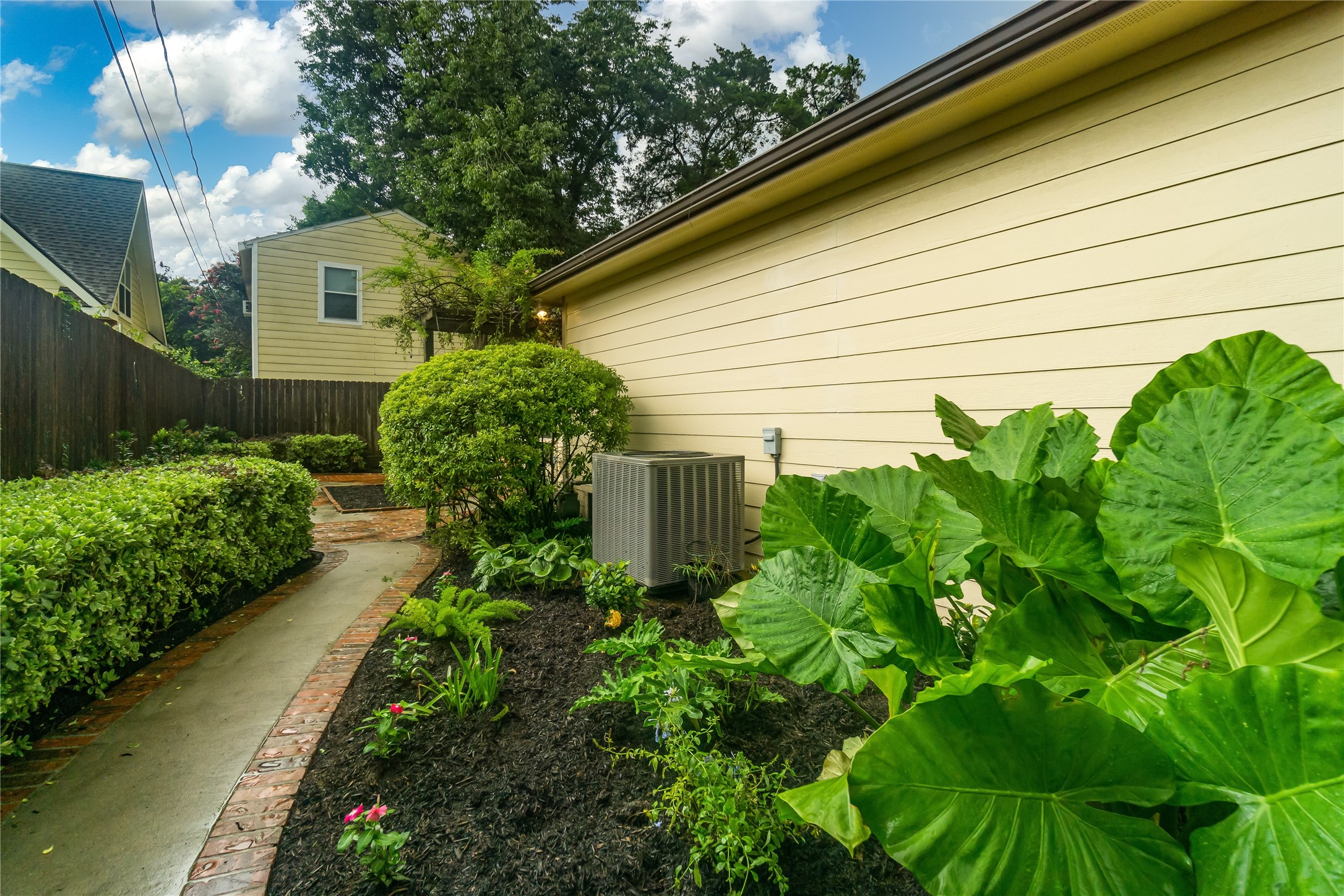 4375 Harvest Lane , Houston, TX, 77004 | 95508674 | Realty Texas LLC