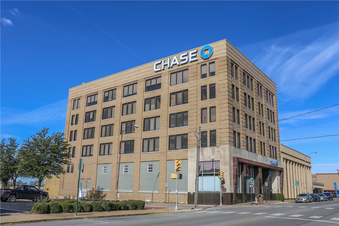 200 N Travis Street, Sherman, TX, 75090 | 14063024 | Realty Texas LLC