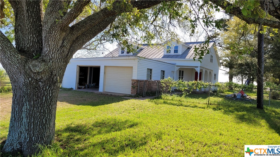736 E Wiedemann Road , Flatonia, TX, 78941 | 466710 | Realty Texas LLC