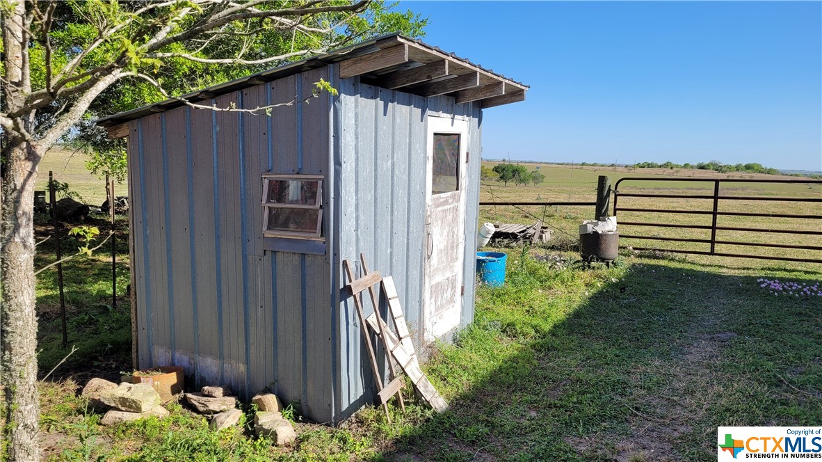 736 E Wiedemann Road , Flatonia, TX, 78941 | 466710 | Realty Texas LLC