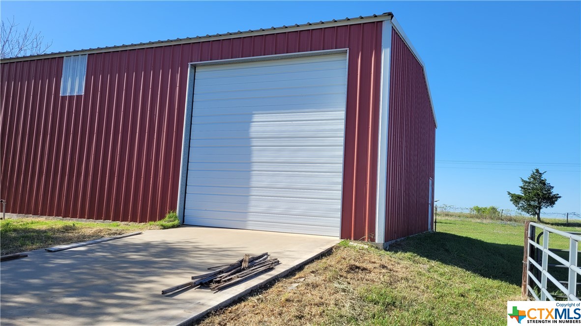 736 E Wiedemann Road , Flatonia, TX, 78941 | 466710 | Realty Texas LLC