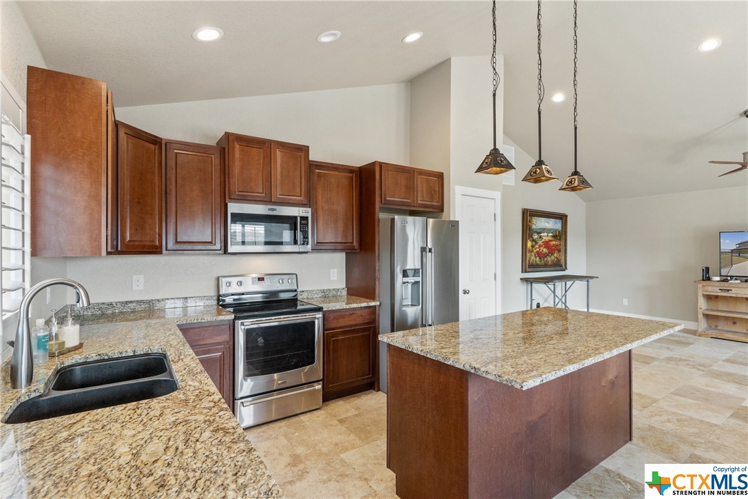 112 Ridge Harbor Drive , Spicewood, TX, 78669 | 466672 | Realty Texas LLC