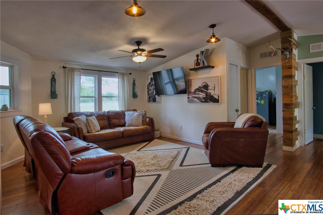512 Dry Hollow Road , La Vernia, TX, 78121 | 468643 | Realty Texas LLC