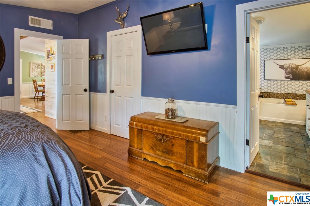 512 Dry Hollow Road , La Vernia, TX, 78121 | 468643 | Realty Texas LLC