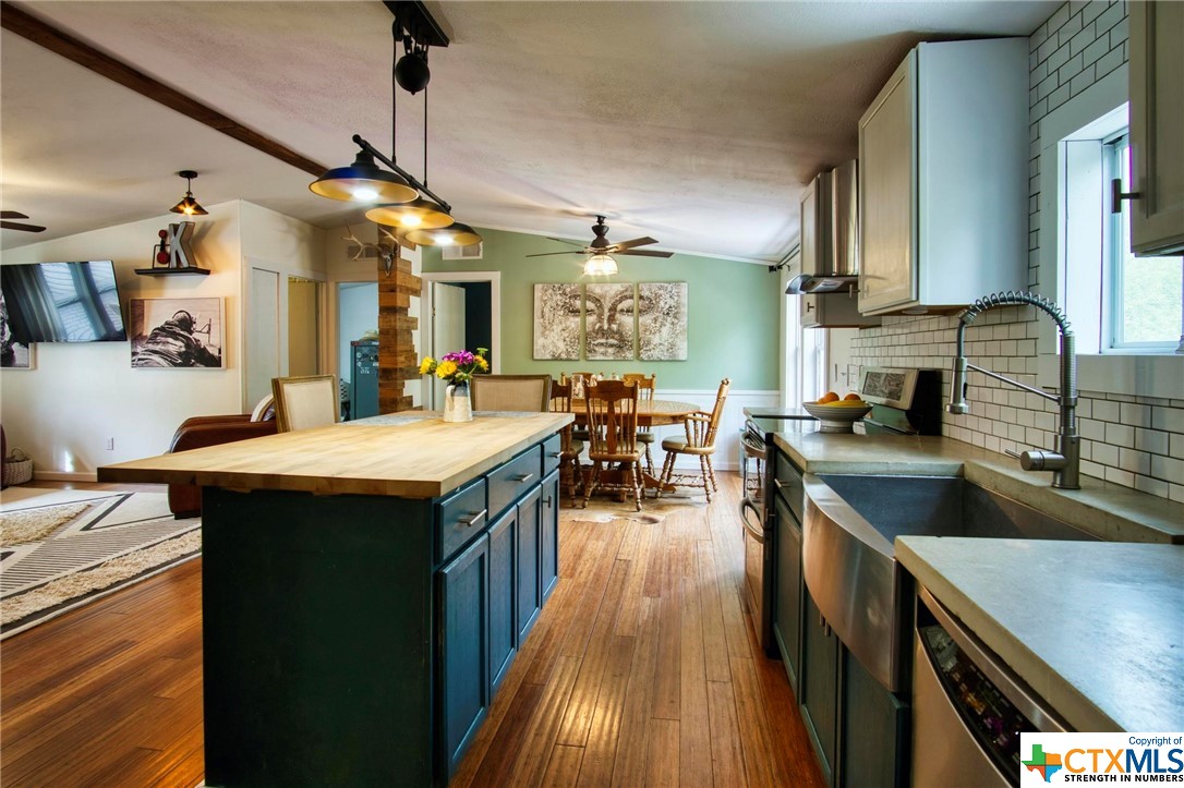 512 Dry Hollow Road , La Vernia, TX, 78121 | 468643 | Realty Texas LLC
