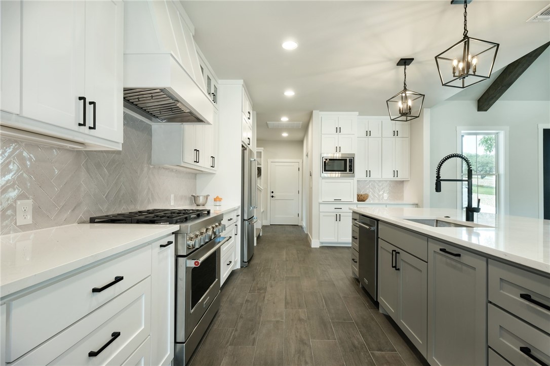 125 Taylor Creek Way