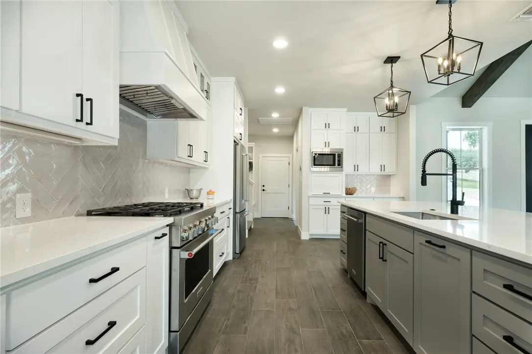 125 Taylor Creek Way 