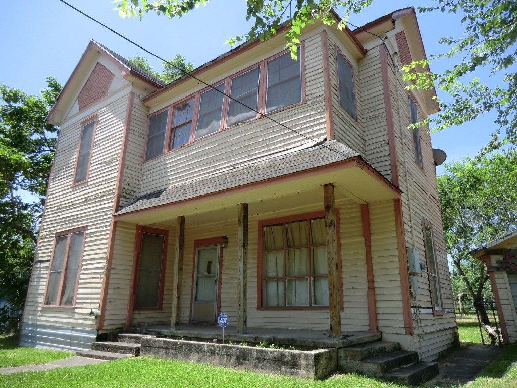 406 Clark, Yoakum, TX, 77995 | 33547788 | Realty Texas LLC