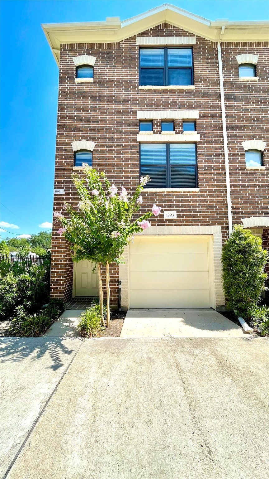 2710 Hullsmith Drive 1203 , Houston, TX, 77063 | 76008099 | Realty Texas LLC