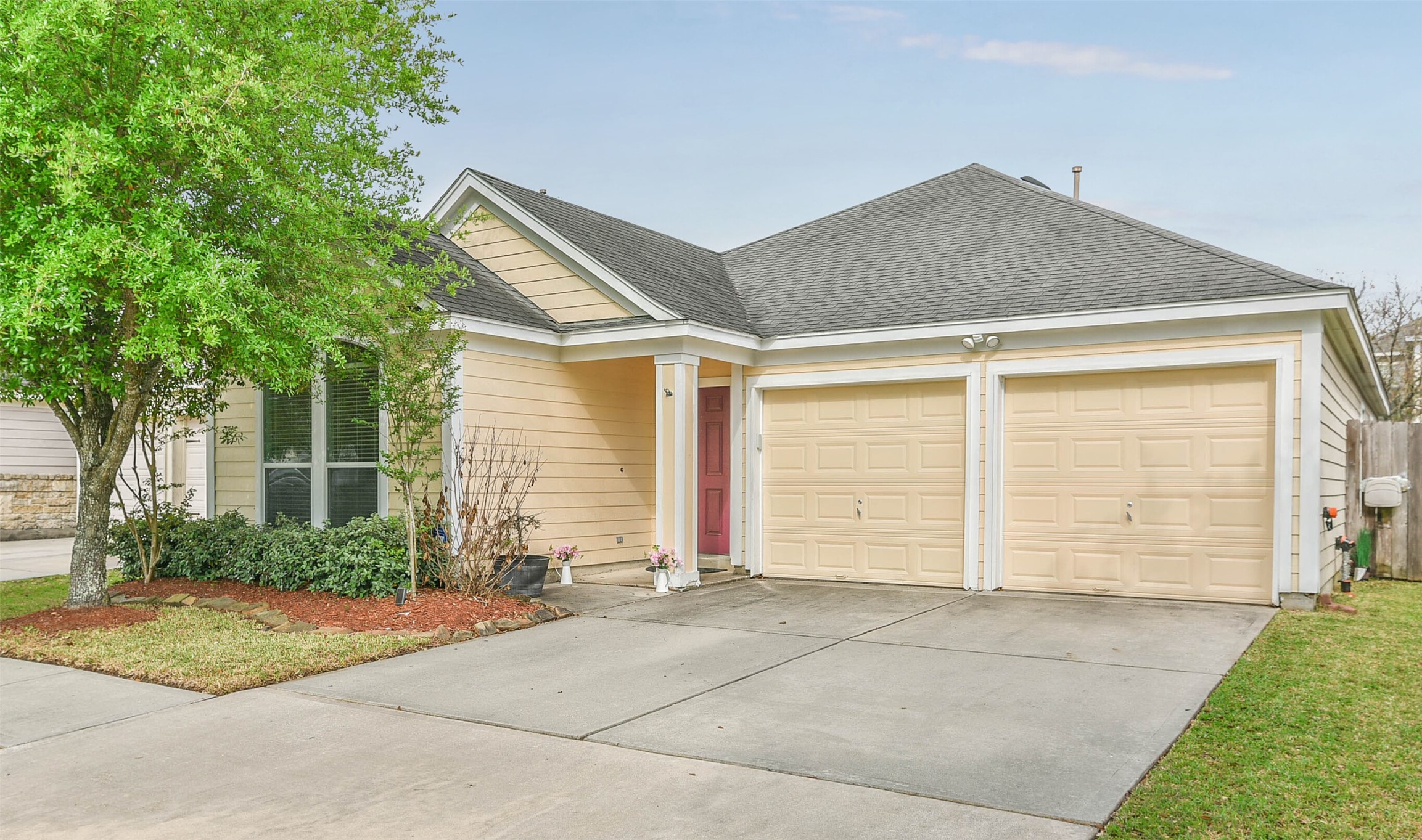 15843 Scenic Water Drive , Houston, TX, 77044 | 93218605 | Realty Texas LLC