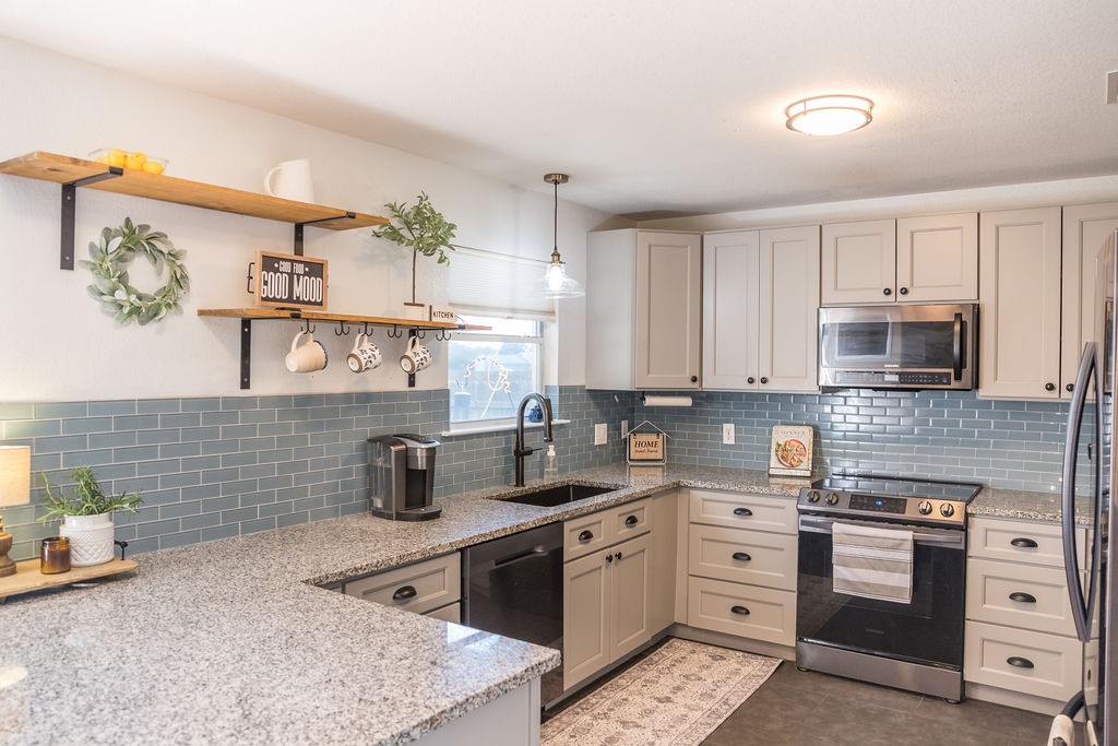 Sold: 121 Meadow Park Drive Blog Image Banner