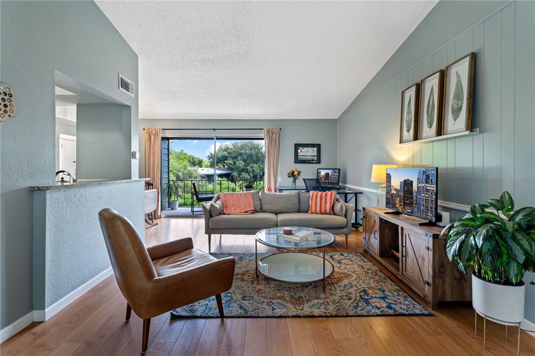 1304 Mariposa Drive 203 , Austin, TX, 78704 | 5698751 | Realty Texas LLC
