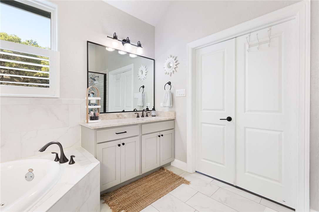615 spacious sky Street , San Antonio, TX, 78260 | 8041955 | Realty Texas LLC