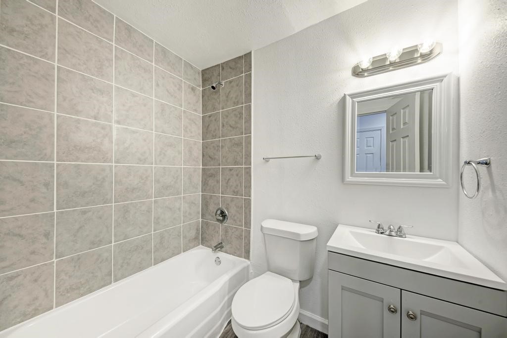 2401 Manor Road 137 , Austin, TX, 78722 | 2414762 | Realty Texas LLC