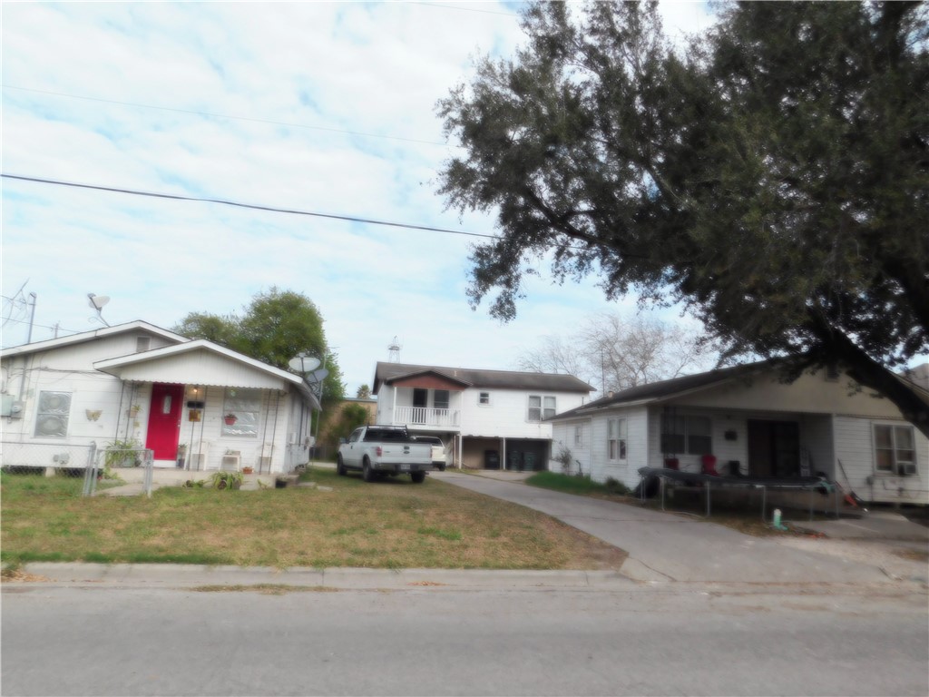 405 & 409 Chaparral Street, Alice, TX, 78332 | 411812 | Realty Texas LLC