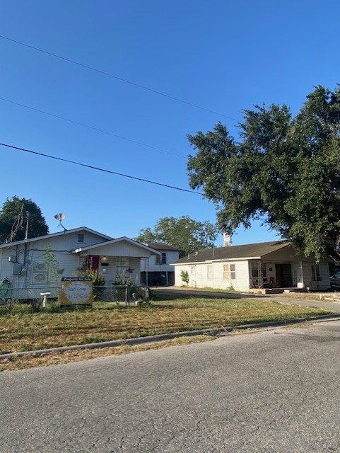 405 & 409 Chaparral Street, Alice, TX, 78332 | 411812 | Realty Texas LLC
