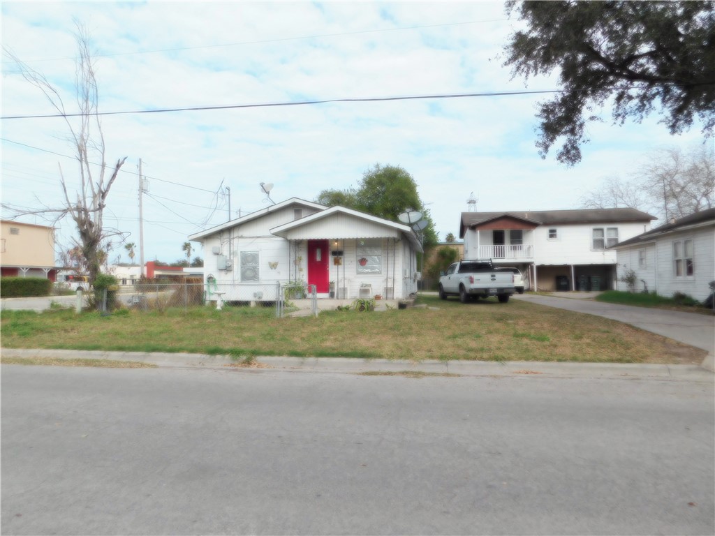 405 & 409 Chaparral Street, Alice, TX, 78332 | 411812 | Realty Texas LLC