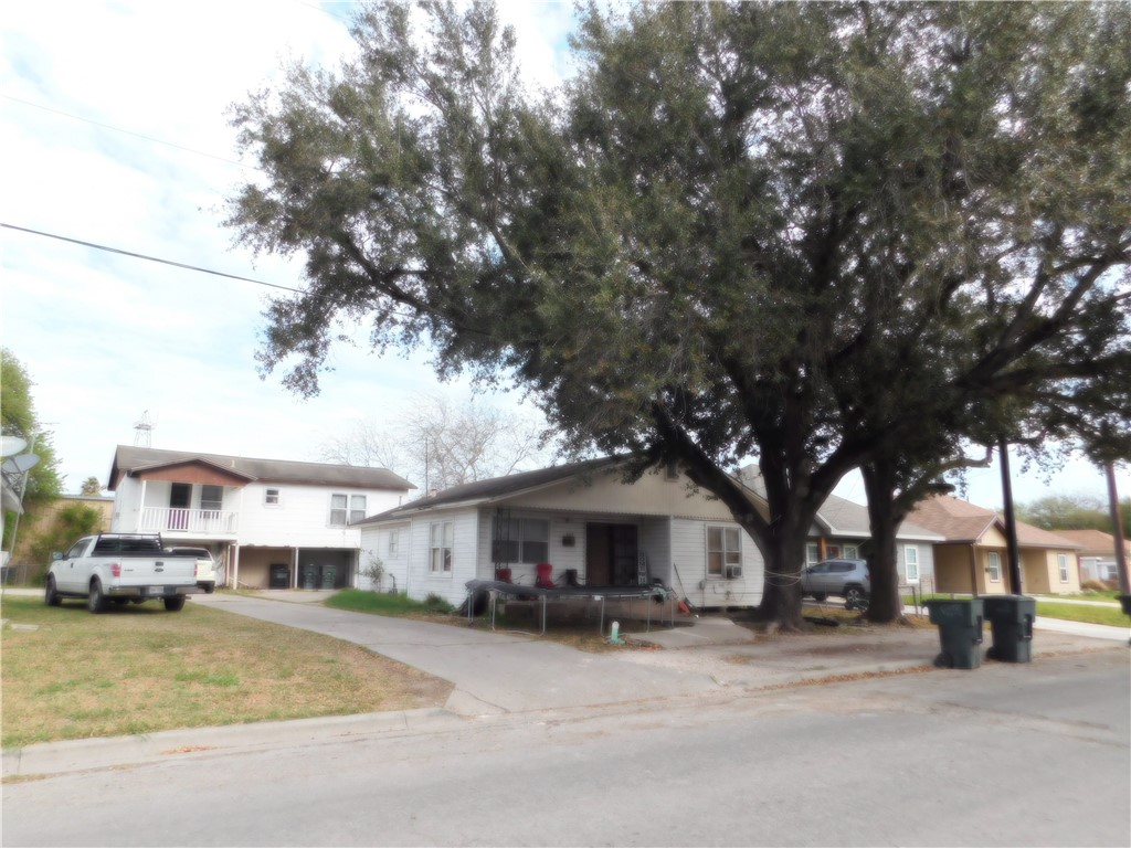 405 & 409 Chaparral Street, Alice, TX, 78332 | 411812 | Realty Texas LLC