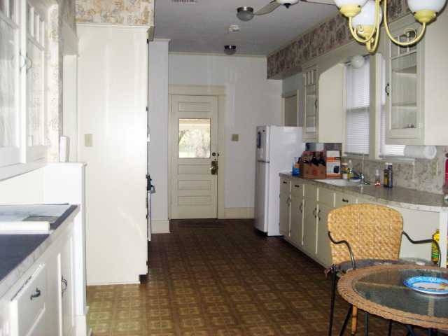 930 E Pierce Street , Luling, TX, 78648 | 2626100 | Realty Texas LLC
