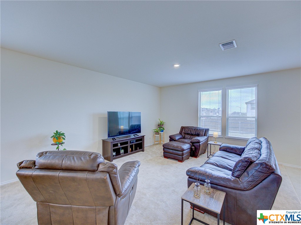 620 English Oak Street 