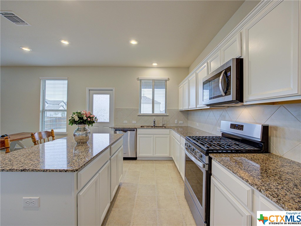 620 English Oak Street 