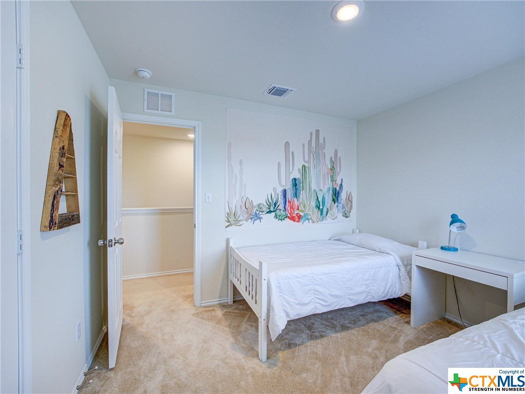 620 English Oak Street 