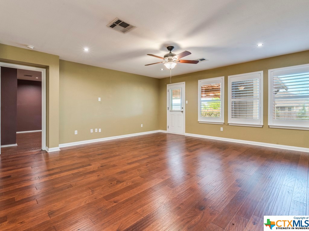 215 Herrera Trail , Hutto, TX, 78634 | 503101 | Realty Texas LLC