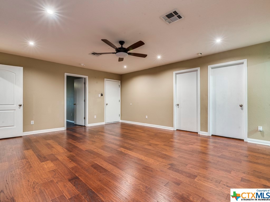 215 Herrera Trail , Hutto, TX, 78634 | 503101 | Realty Texas LLC