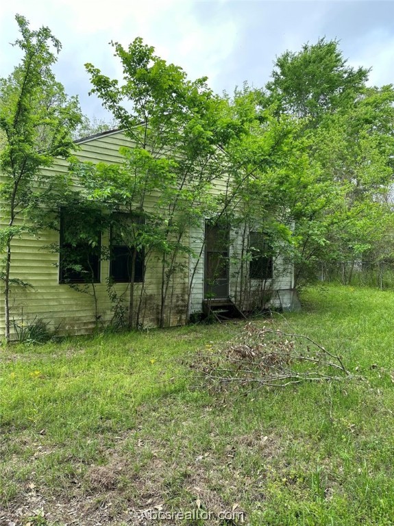203 E John Street , Centerville, TX, 75833-1877 | 23005734 | Realty Texas LLC