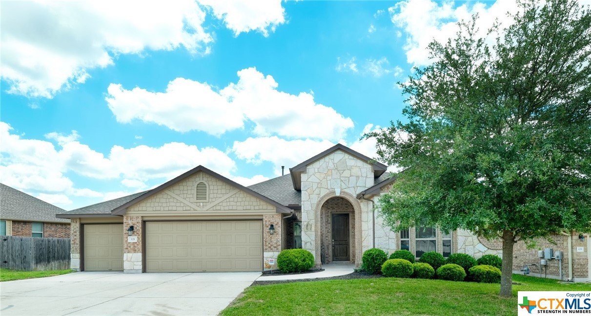 Sold: 121 Loch Lomond Street Blog Image Banner