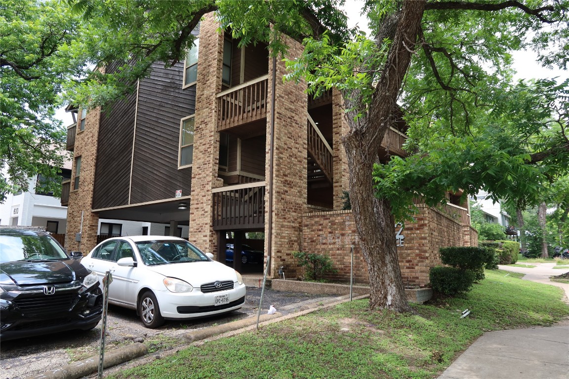 612 Park Place 202, Austin, TX, 78705 | 5623370 | Realty Texas LLC