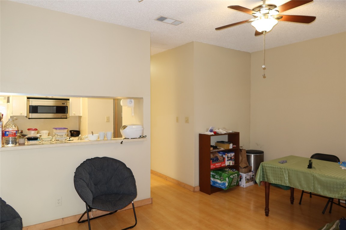 612 Park Place 202, Austin, TX, 78705 | 5623370 | Realty Texas LLC
