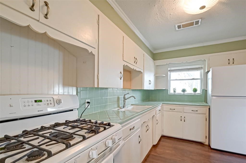 1200 N Meyer Street , Sealy, TX, 77474 | 71667420 | Realty Texas LLC