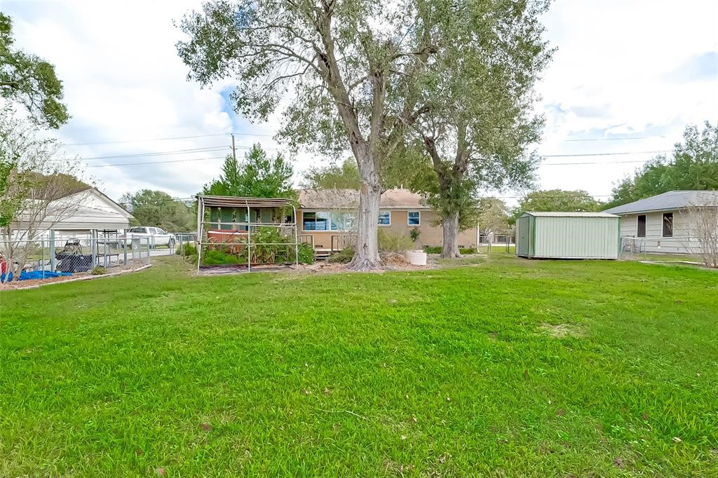 1200 N Meyer Street , Sealy, TX, 77474 | 71667420 | Realty Texas LLC