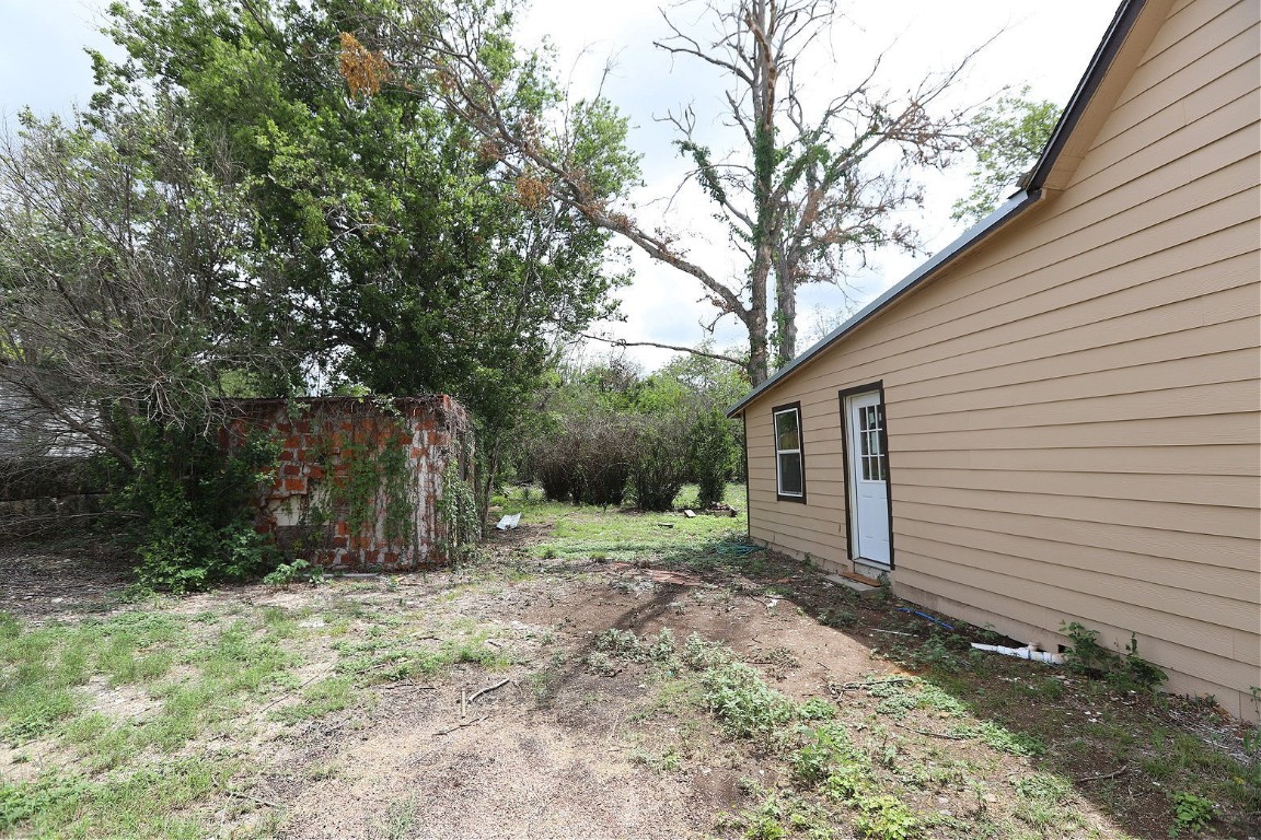 610 E Main Street , Lometa, TX, 76853 | 2864107 | Realty Texas LLC