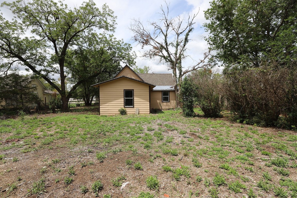 610 E Main Street , Lometa, TX, 76853 | 2864107 | Realty Texas LLC