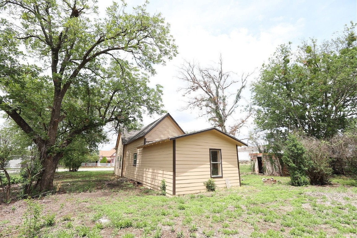610 E Main Street , Lometa, TX, 76853 | 2864107 | Realty Texas LLC