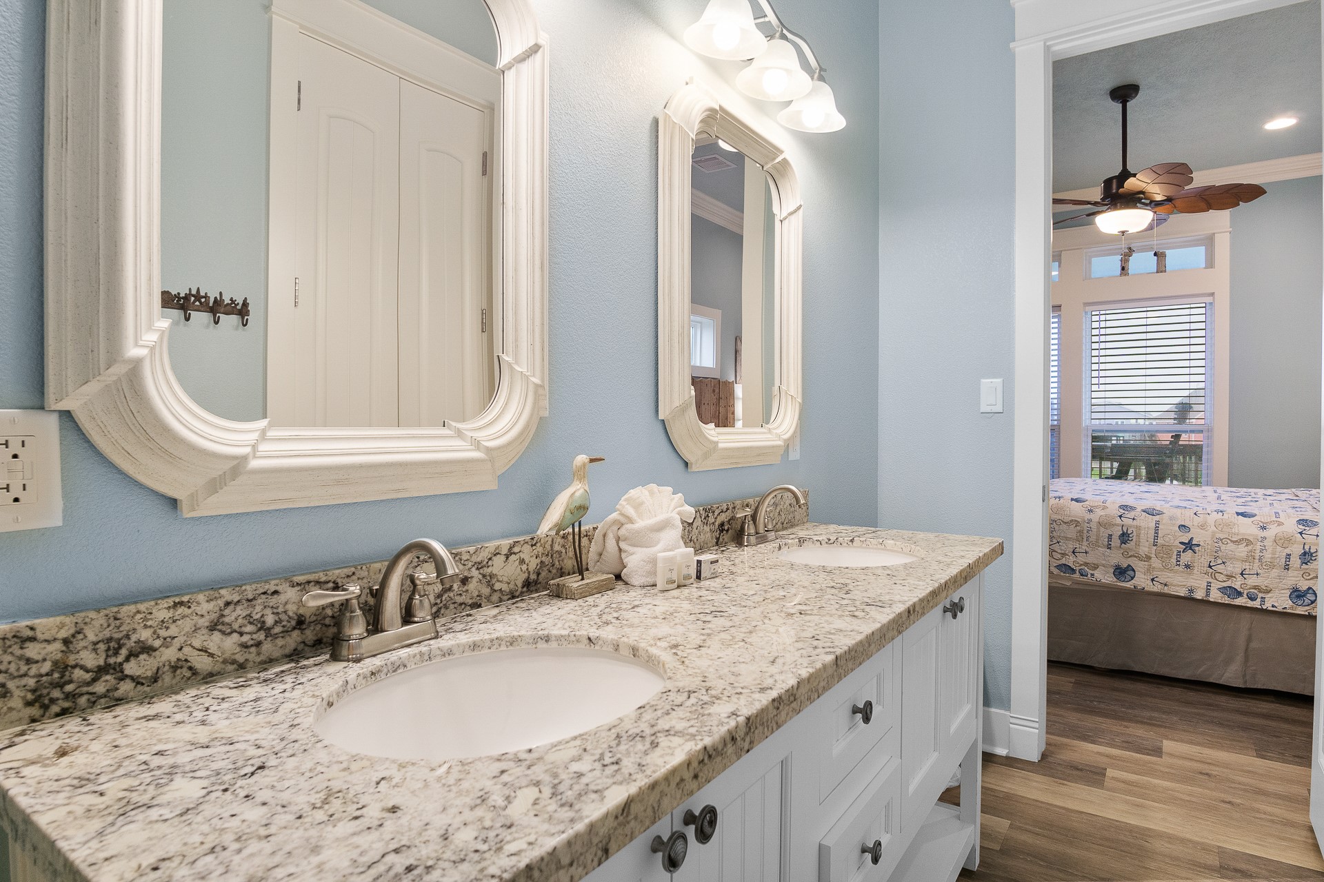 1946 Avenue G , Crystal Beach, TX, 77650 | 96082128 | Realty Texas LLC